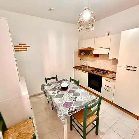 La Casa Di Angelo Al Primo Piano Con Aria Condizionata شقة